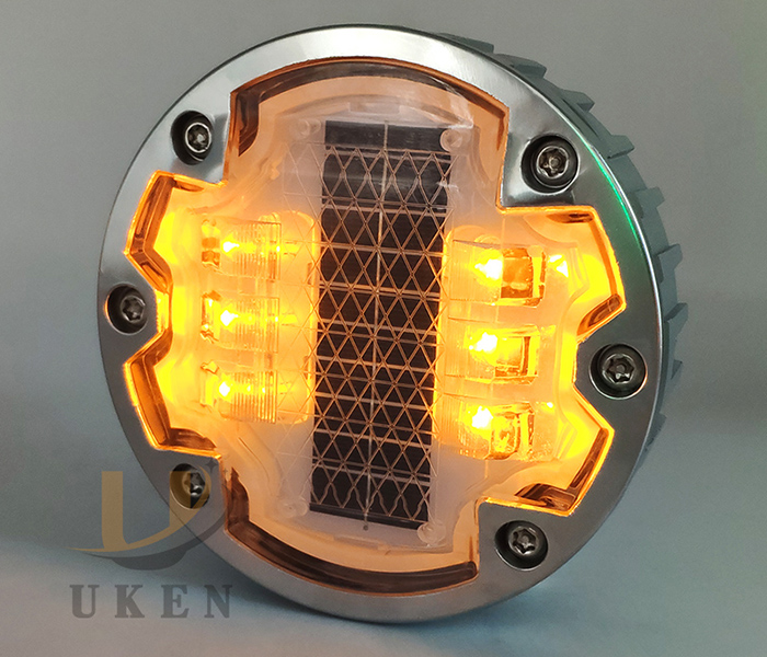 IL300-143 Solar Road Stud Light
