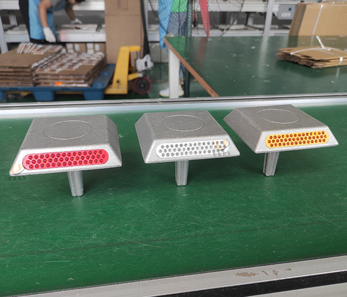 UK-B001 Glass Bead Road Stud