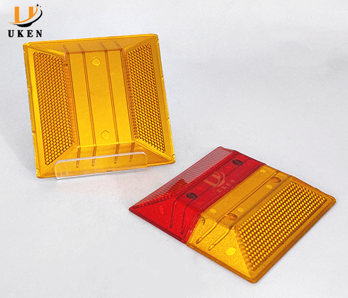 UK-R005 Acrylic Reflective Road Stud