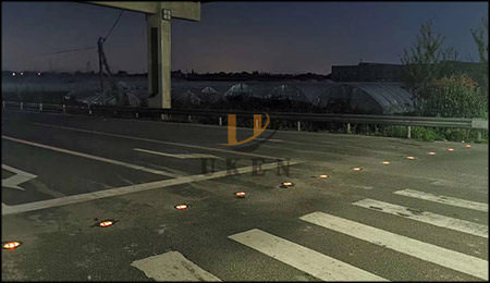 solar led road studs