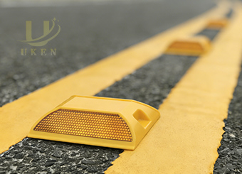 reflective road stud